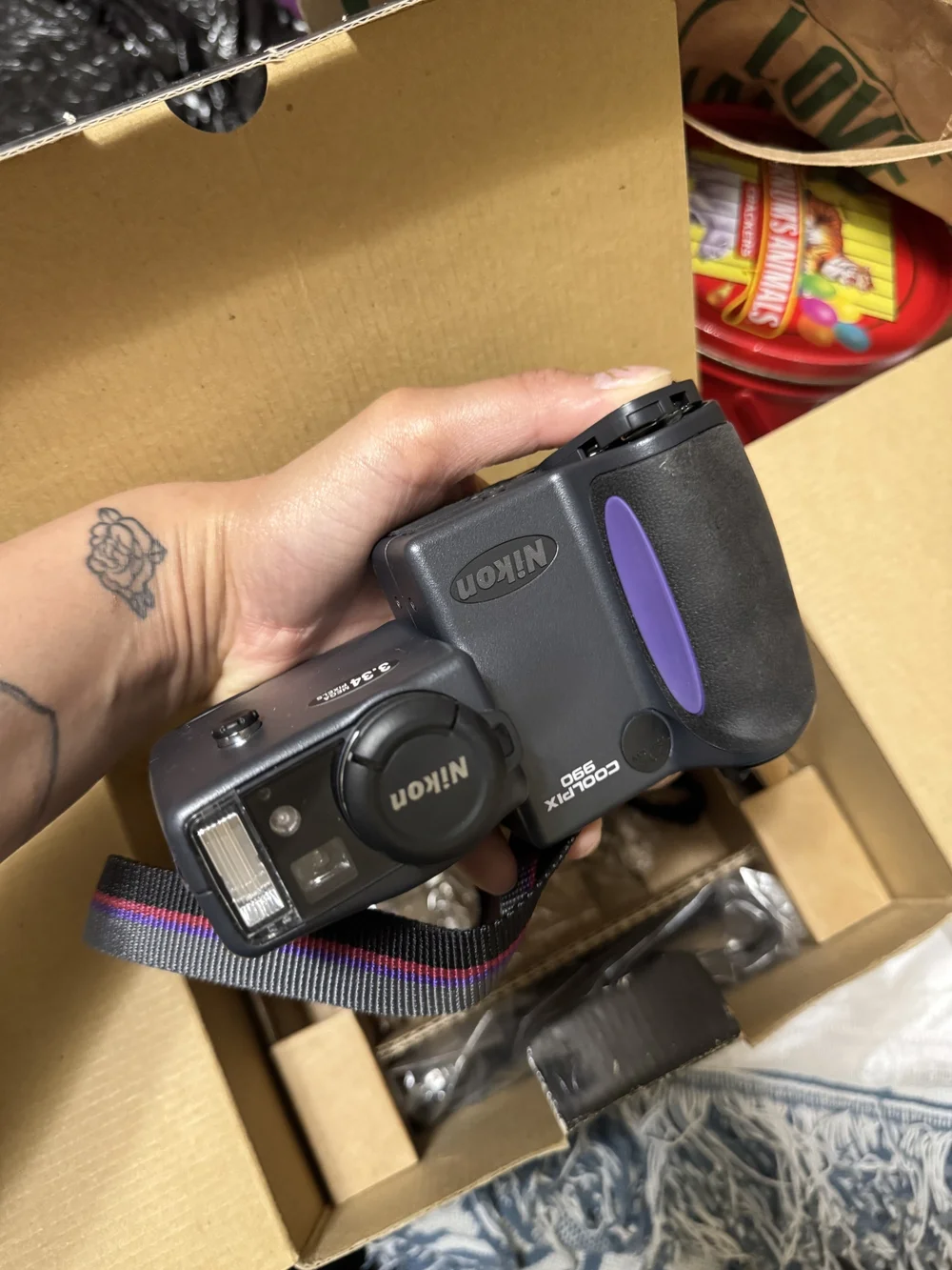 Nikon Coolpix 950 Digital Camera - Black with Purple Accent NIB